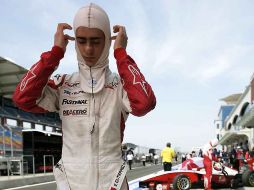 El piloto mexicano Esteban Gutiérrez registró ayer los dos mejores tiempos en Valencia. ESPECIAL  /