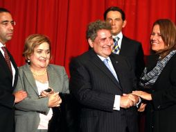 Ángeles Terrazo y Carlos Mouriño, padres de Juan Camilo, acudieron a la develación de la figura. EL UNIVERSAL  /