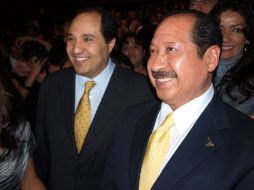 Lázaro Cárdenas Batel (izquierda) acompaña al gobernador de Michoacán, Leonel Godoy. EL UNIVERSAL  /
