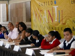 Doce niños, la mayoría de sexto de primaria, participaron en la sesión infantil de Ayuntamiento. A. HINOJOSA  /