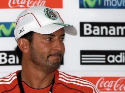 José Manuel de la Torre dio una conferencia de prensa tras el entrenamiento del Tri. MEXSPORT  /