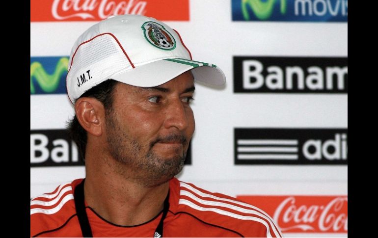 José Manuel de la Torre dio una conferencia de prensa tras el entrenamiento del Tri. MEXSPORT  /