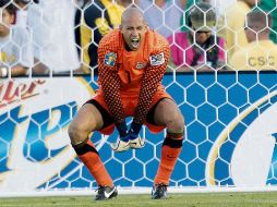 El arquero estadounidense, Tim Howard, permitió cuatro goles en la final de la Copa Oro. AP  /