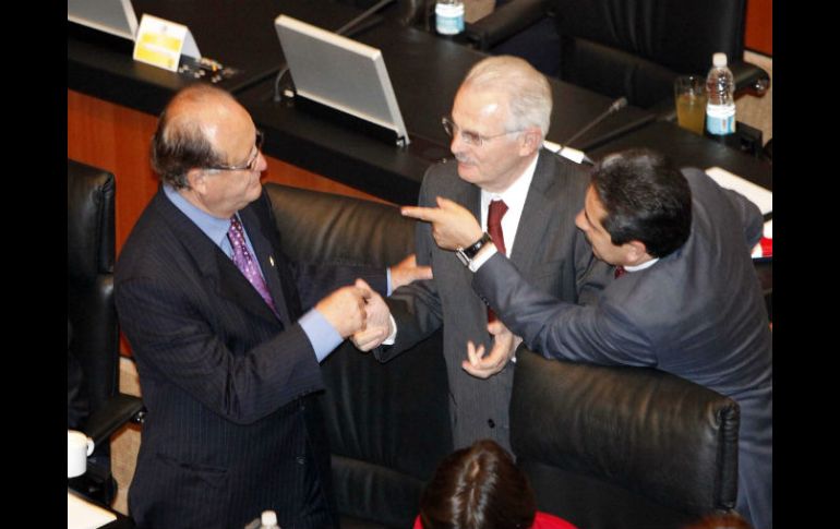 Los Senadores, Graco Ramírez, Francisco Labastida y Ruben Camarillo, durante la Instalación de la Sesión Ordinaria. NTX  /