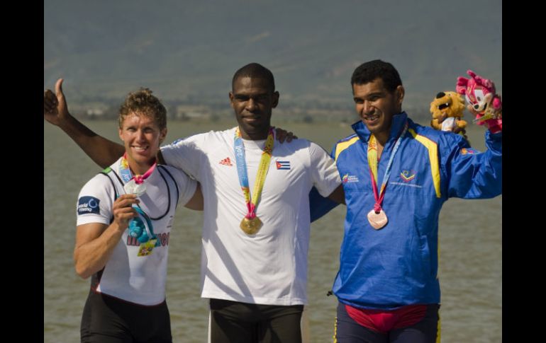 Loliger (izq.) cruzó la meta con un tiempo de 7:05.28. AFP  /