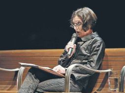 Herta Müller leyó fragmentos de su obra en el Teatro Diana, ayer por la noche.  /