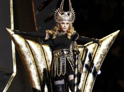 Madonna lució diseños de Tisci en un mítico momento entre la música y el deporte. REUTERS  /