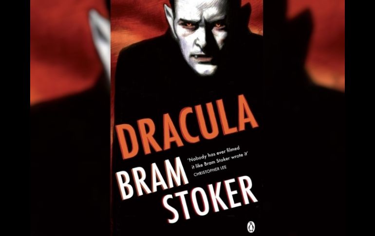 Diseño de cubierta de una de las ediciones del libro de Bram Stoker. ESPECIAL  /