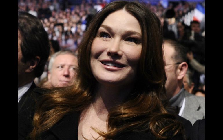Carla Bruni asegura que aparte de lo que ha cambiado su entorno personal, su carácter no lo ha hecho. ARCHIVO  /