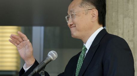El nuevo presidente del Banco Mundial (BM), Jim Yong Kim, comparece ante los periodistas tras tomar posesión. EFE  /