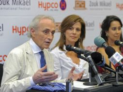 El tenor español José Carreras (i) comparece ante los medios en Beirut, Líbano. EFE  /