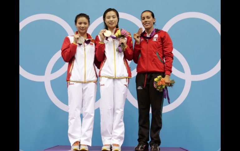 Laura Sanchez (D)  conquistó la medalla de bronce en la prueba de trampolín de tres metros. REUTERS  /