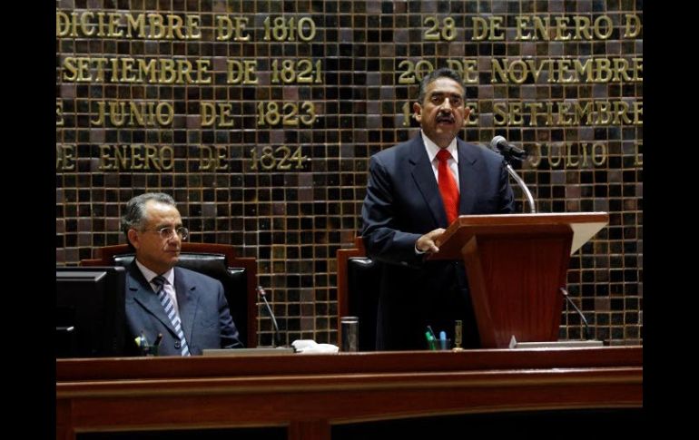 El priista Roberto Marrufo dijo que el desprestigio de la LIX Legislatura se dio por malos manejos y desafortunadas declaraciones.  /