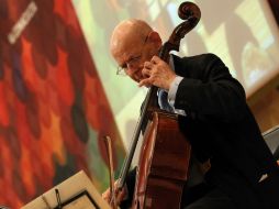 Carlos Prieto durante el homenaje a Fuentes en el área  del cine y las artes.  /