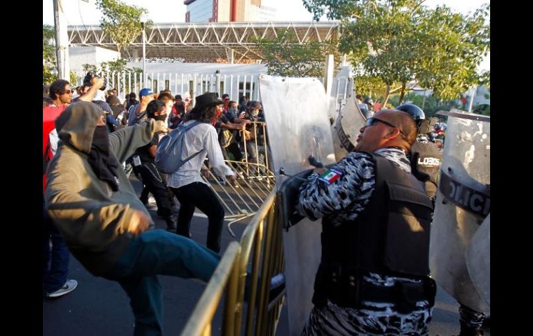 El saldo: 45 manifestantes lesionados y 27 detenciones, de las cuales 25 fueron puestas a disposición del Ministerio Público. ARCHIVO  /