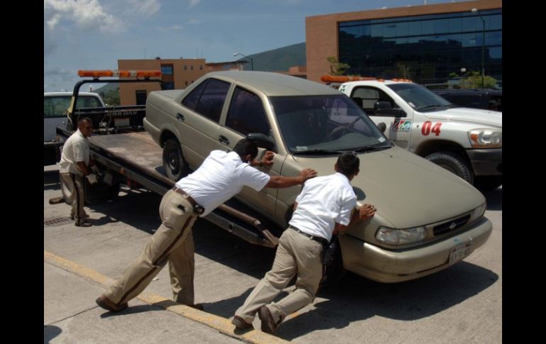 En 2012 se robaron en todo el país 73 mil 878 vehículos asegurados. ARCHIVO /