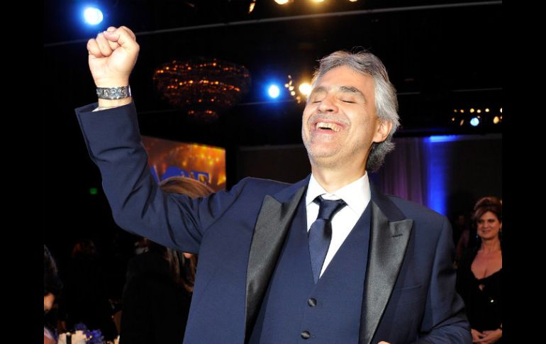 En el disco, Bocelli canta en seis idiomas. ARCHIVO /