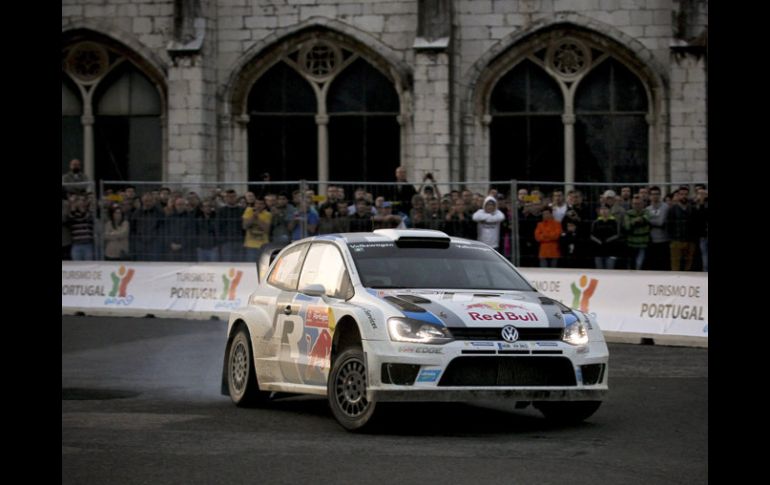 Ogier a bordo del Polo busca sacar otra victoria en el Mundial de Rallys. EFE /