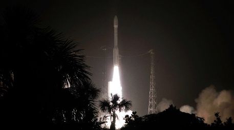 El coehte Ariane partió con tres diferentes satélites de distintas nacionalidades y finalidades. AFP /