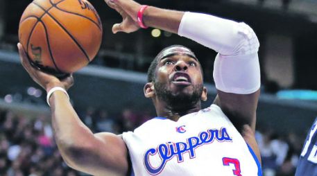 Chris Paul probó la agencia libre sólo unos minutos, antes de aceptar la oferta de su equipo y firmar una renovación. AP /