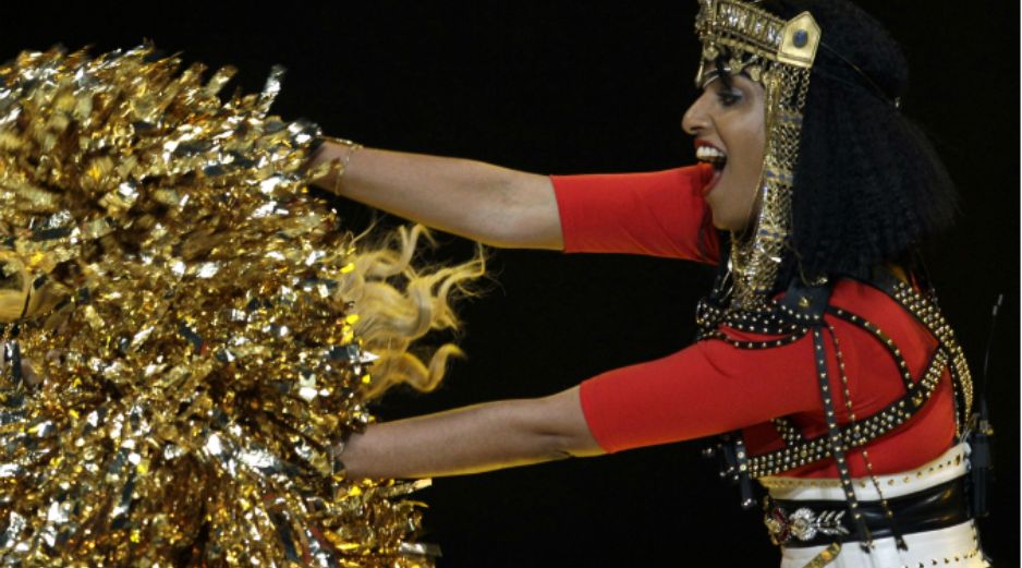 M.I.A. vuelve a caer en el ojo del huracán por la seña realizada en el Super Bowl XLVI. ARCHIVO /