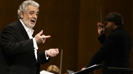 Plácido Domingo, quien se recupera de una embolia pulmonar, grabó un mensaje personal para su amigo. ARCHIVO /