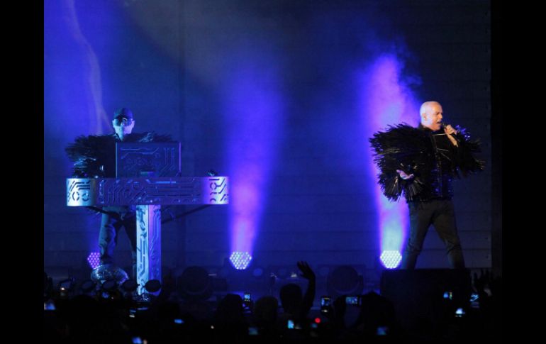 Para finalizar, 'Domino Dancing' se apoderó de los pies y 'Always on my Mind' de la cabeza. NTX /