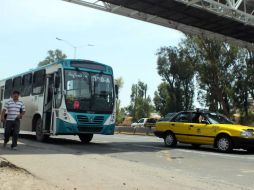 Hay diversas rutas del servicio subrogado que circulan por Periférico que dicen no han sido informadas del tema del BRT. ARCHIVO /