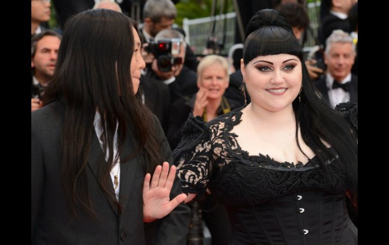 La desgarradora voz en 'The Gossip' Beth Ditto fue imágen del lanzamiento de la revista 'Love'. ARCHIVO /