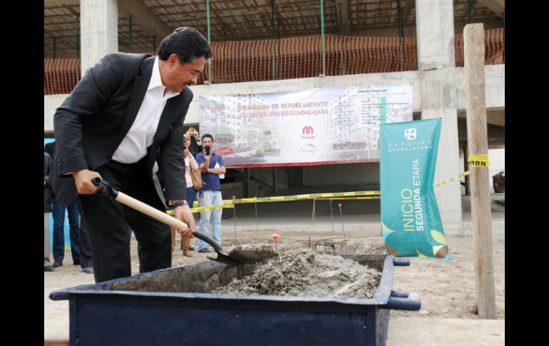 El presidente municipal Ramiro Hernández estuvo presente en el arranque de las obras del conjunto habitacional 'Misión Urbana'. ESPECIAL /
