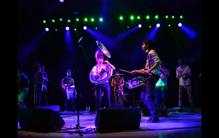 La orquesta, con un sonido fresco y nuevo, invitó a los presentes al baile durante toda la velada.  /