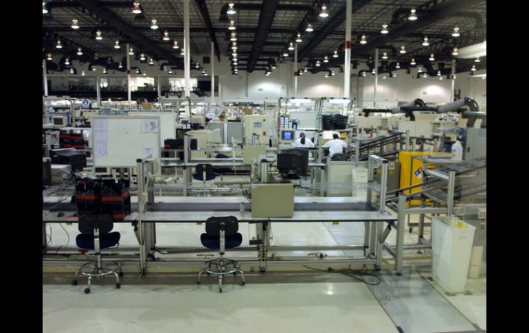 A pesar de la baja en las empresas maquiladoras, el personal ocupado logra un incremento. ARCHIVO /