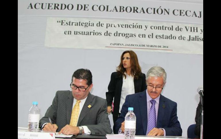 Imagen de la firma del convenio. ESPECIAL /