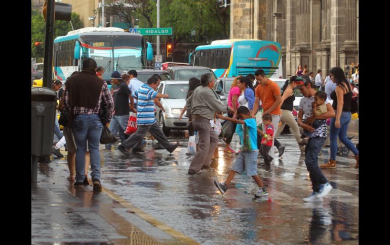 A causa de las lluvias, el equipo de sonido se daño y esto causaría problemas para las agrupaciones y asistentes.  /