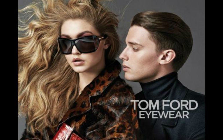 En la campaña, Patrick aparece junto a la modelo Gigi Hadid; la imagen se dio a conocer en redes sociales. ESPECIAL /