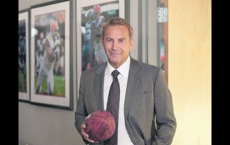 Kevin Costner. Interpreta el papel de 'Sony', un director de equipo. ESPECIAL /