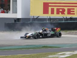 Pérez no participa en la segunda práctica libre tras cederle el volante a Daniel Juncadella. AP / A. Penner.