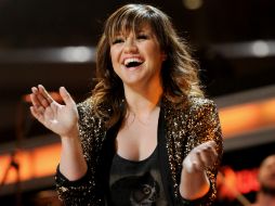 Clarkson sigue la tendencia de otros artistas como Taylor Swift. AP / ARCHIVO