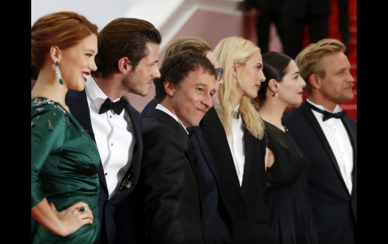 (izq. a der.) Los actores L. Seydoux, G. Ulliel, el director Bertrand Bonello, la modelo A. Valade y los actores A. Casar y J. Renier EFE / Archivo