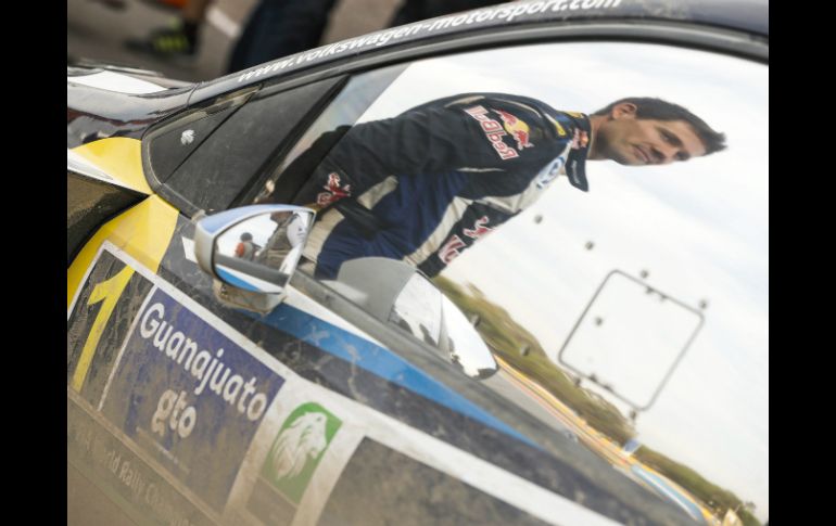 Ogier lleva un tiempo de tres horas 33:27.4 minutos en la general, con una ventaja de 1:15.2 minutos. EFE /