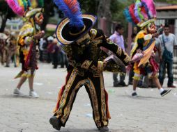 Por ocho días en la feria abundan el color, las tradiciones y el alcohol a raudales. EFE / E. Biba