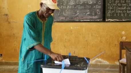 El presidente Condé pidió a los guineanos que acudieran a la urnas tranquilamente y en la paz. AP / Y. Bah