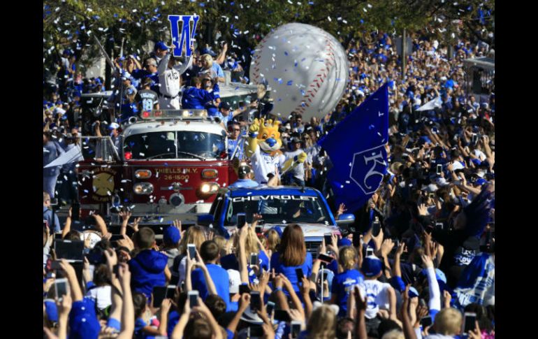 Los Reales conquistaron su primera Serie Mundial desde 1985 el domingo con un triunfo 7-2 sobre los Mets. AP / O. Wagner