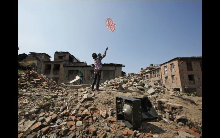 Sharma Oli, primer ministro nepalí, afirma que su país continúa paralizado por el sismo del pasado 25 de abril. AP / N. Shrestha