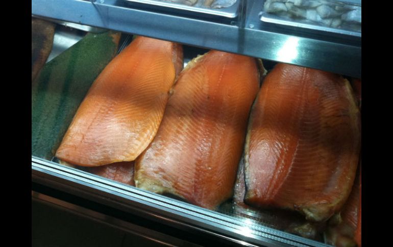 El nuevo salmón ha sido modificado genéticamente para crecer el doble de rápido que el pescado convencional. AP / ARCHIVO