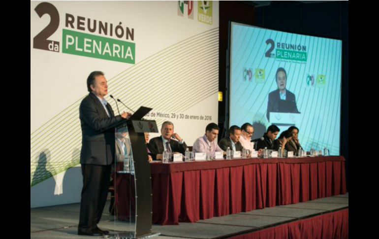 Joaquín Coldwell hace el anuncio al participar en la Segunda Reunión Plenaria de los diputados federales del PRI y del Verde. TWITTER / @JoaquinColdwell