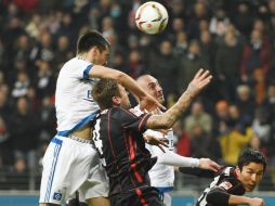 El ex jugador de Chivas no pudo hacer más para que su equipo se llevara la victoria y siguiera avanzando en la liga de Alemania. EFE / A. Dedert