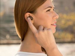 Xperia Ear es un dispositivo inteligente no invasivo que se adapta a la anatomía y en las cosas que una persona usa diario. ESPECIAL /