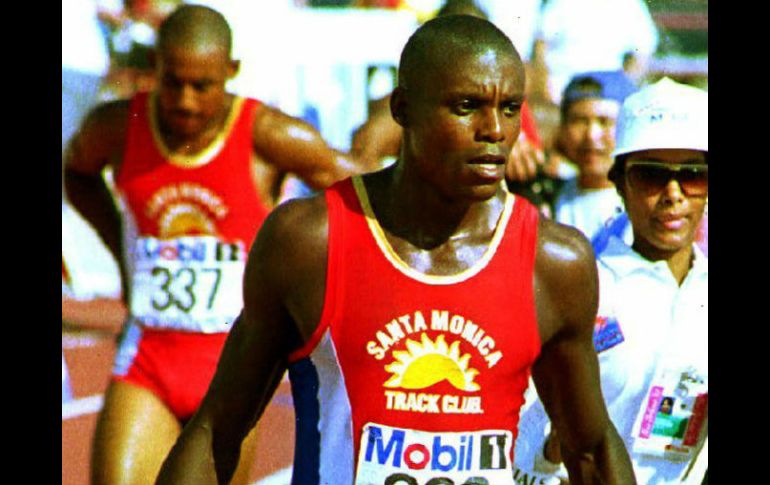 Lewis mostró aptitudes desde que era adolescente. Era la nueva esperanza del atletismo estadounidense. AFP / ARCHIVO