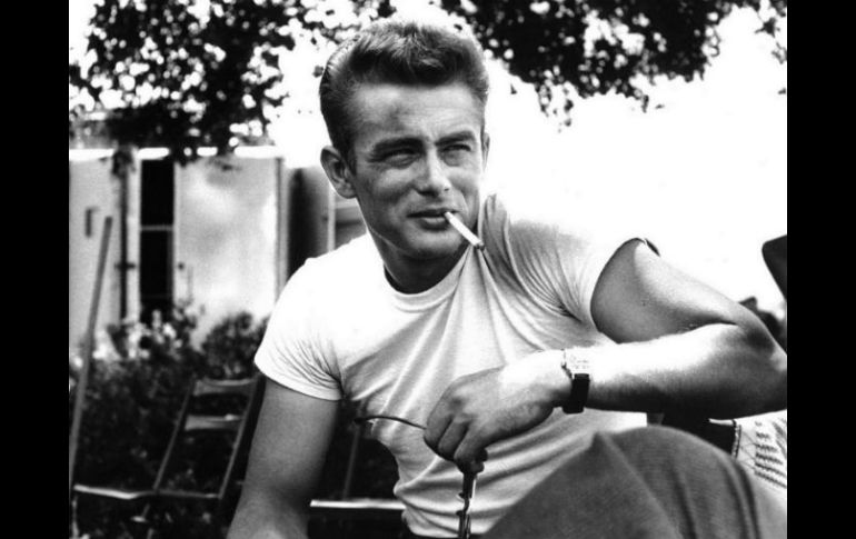 La vida de James Dean continúa en boca de todos, gracias a la publicación de su biografía no autorizada. ESPECIAL /